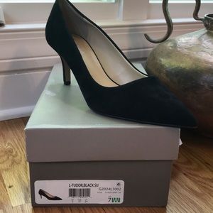 Black suede pump - wide width